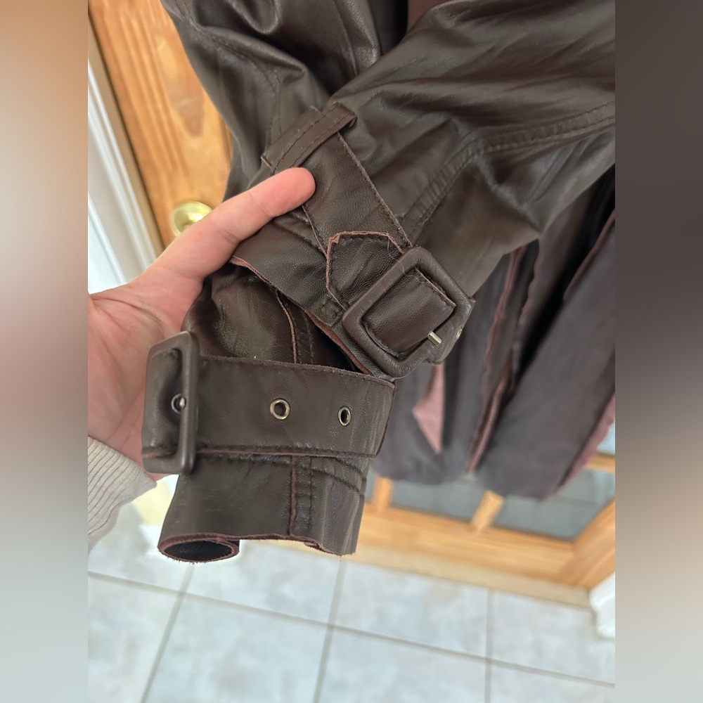Danier Women's Brown Leather Trench Coat with Belt - Picture 9 of 16